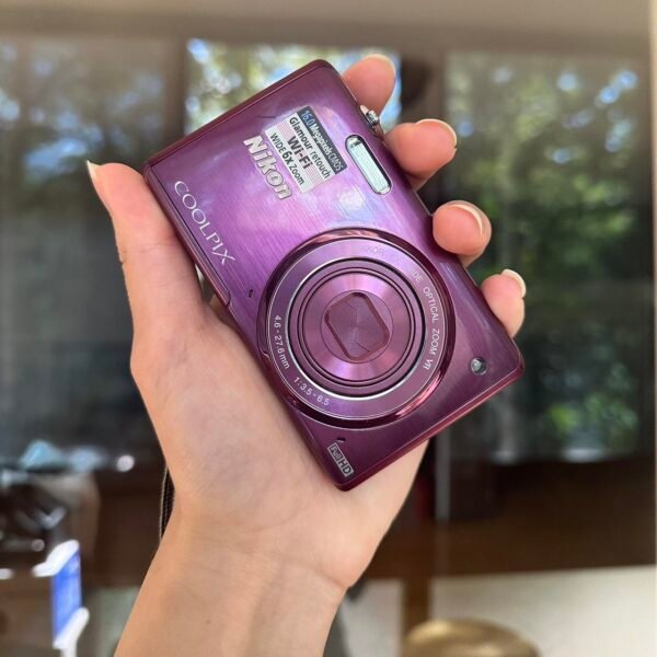 Vintage Nikon COOLPIX S5200 Wi-Fi Digital Camera ❤️ 📸